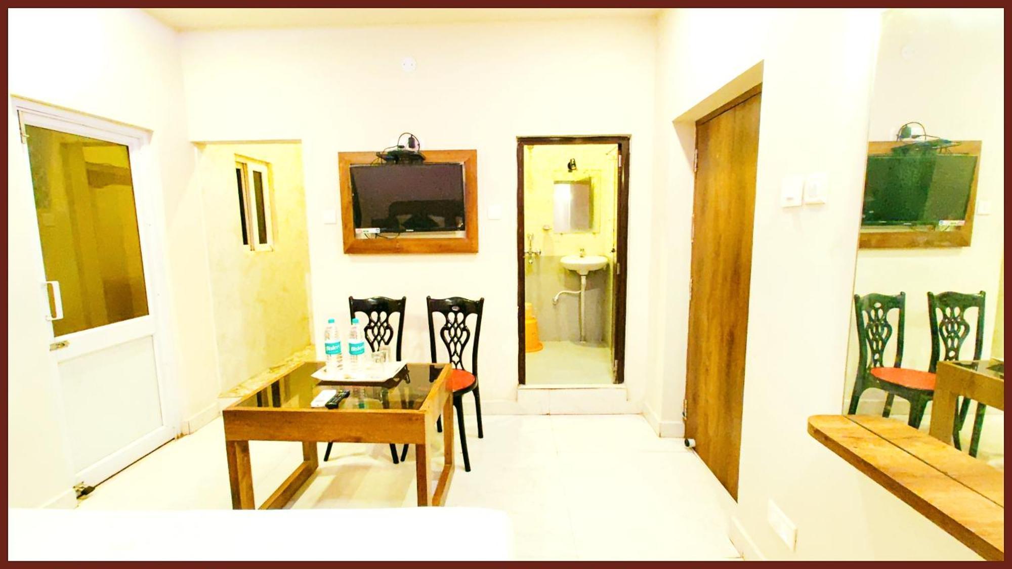 Near Sea Blue Sagar - Lift & Parking Facilities - Service & Restaurant - Garden - Free Wifi - Comfortable And Spacious Available A In 4* Puri