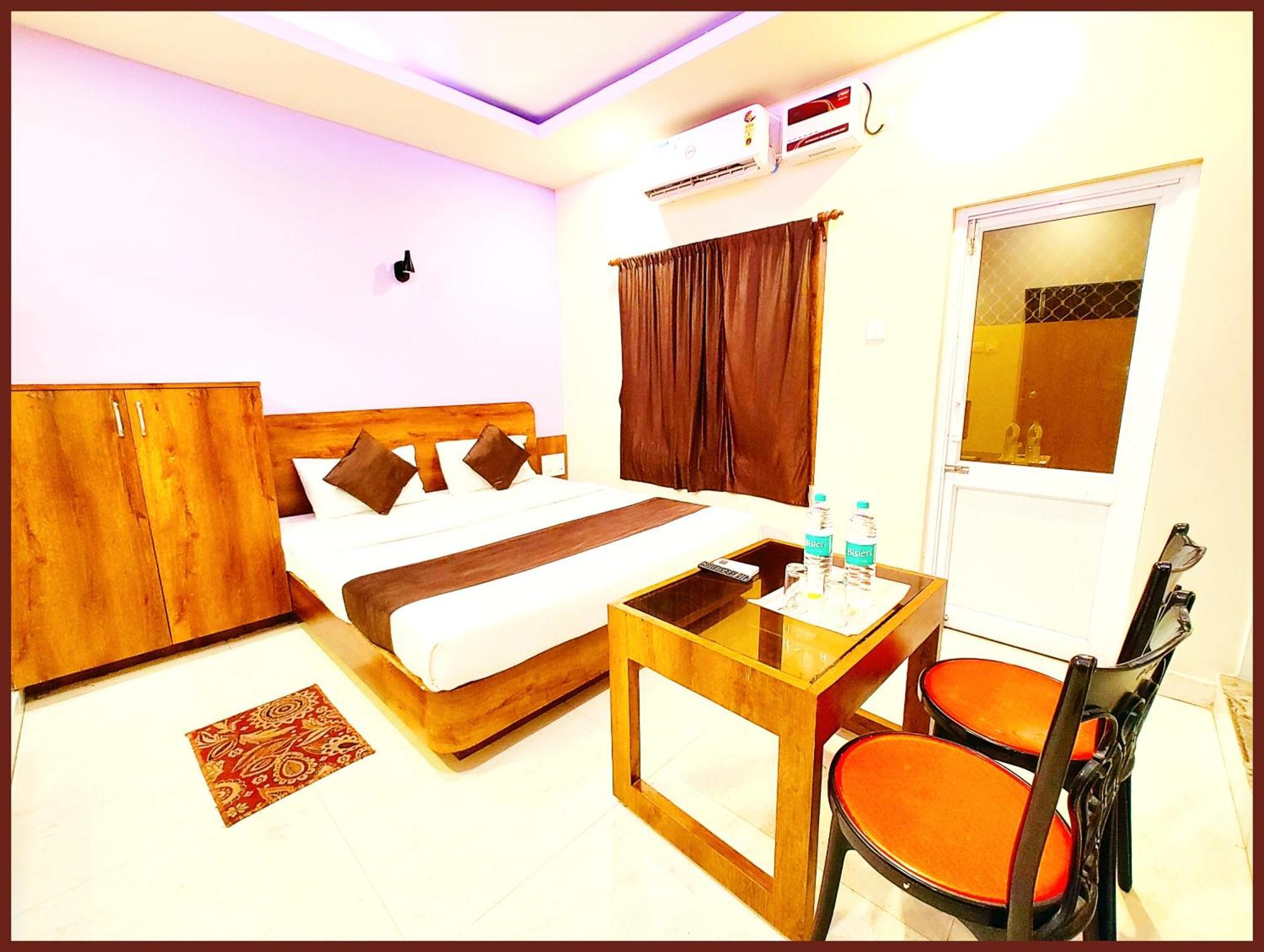 Hotel Near Sea Blue Sagar - Lift & Parking Facilities - Service & Restaurant - Garden - Free Wifi - Comfortable And Spacious Available A In