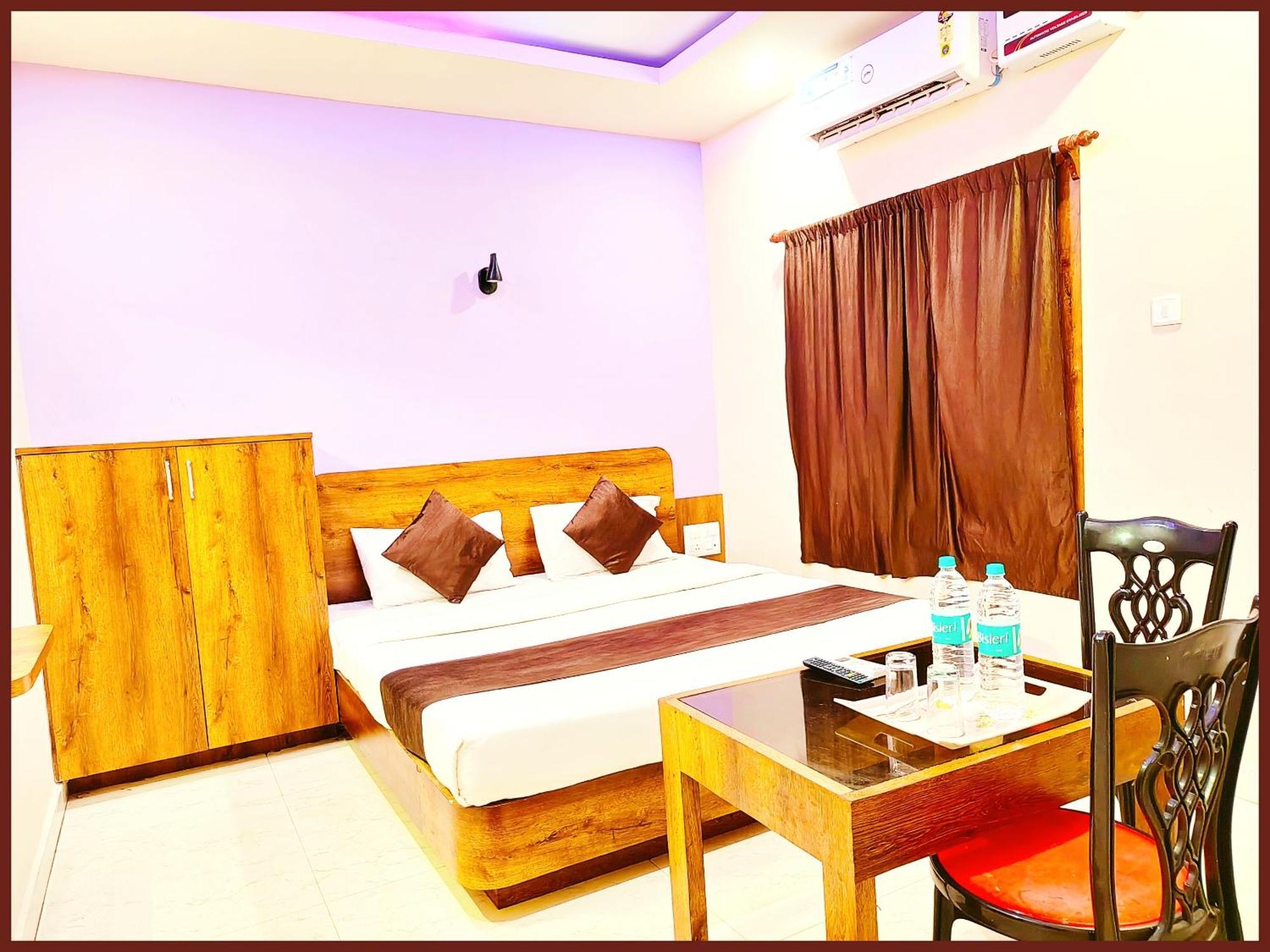 Near Sea Blue Sagar - Lift & Parking Facilities - Service & Restaurant - Garden - Free Wifi - Comfortable And Spacious Available A In Hotel 4*