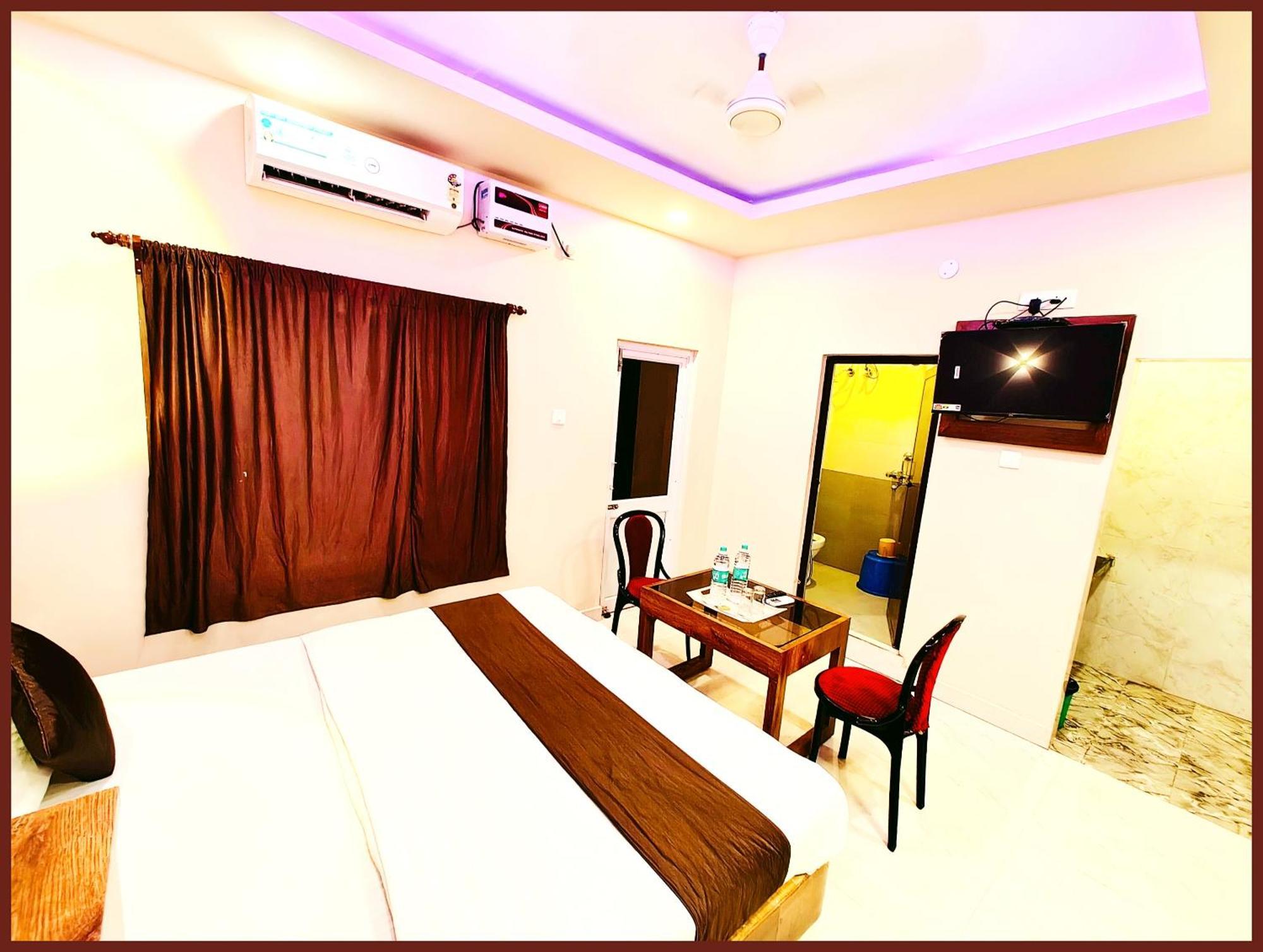 Near Sea Blue Sagar - Lift & Parking Facilities - Service & Restaurant - Garden - Free Wifi - Comfortable And Spacious Available A In Hotel